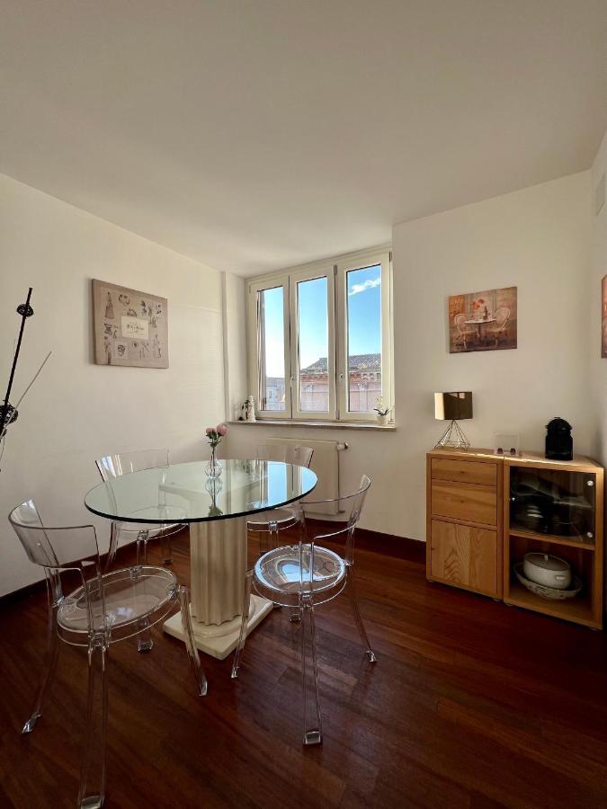 Il Palazzetto Di Via Della Frezza Roma